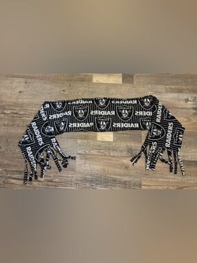 Raiders Black and White Fleece Scarf with Tassels vintage VTG warmth soft fabric